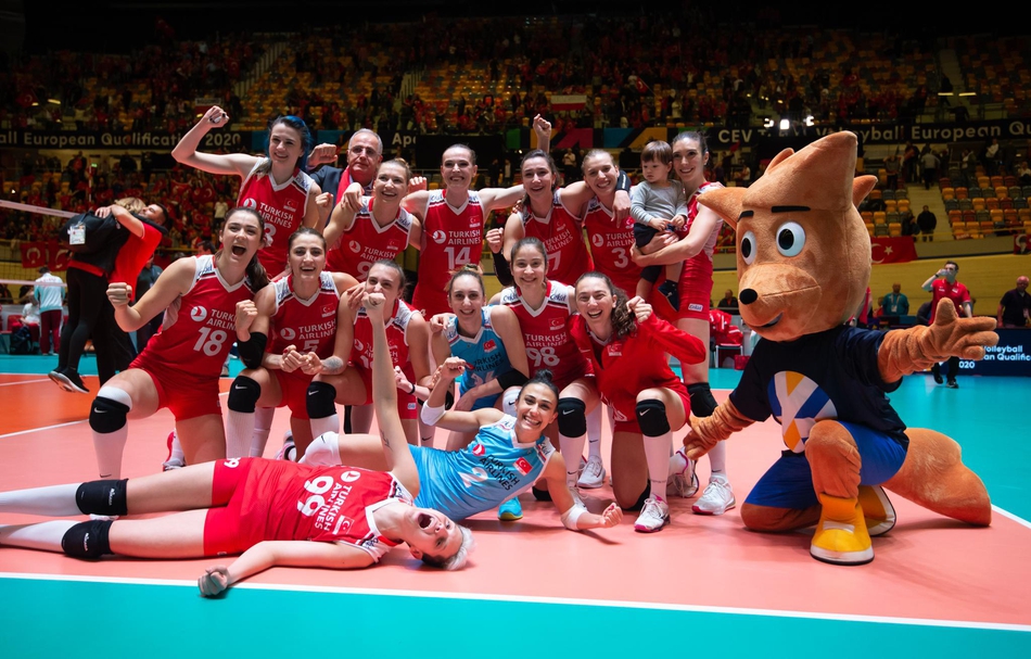 土耳其女排3-2波兰郎平观战