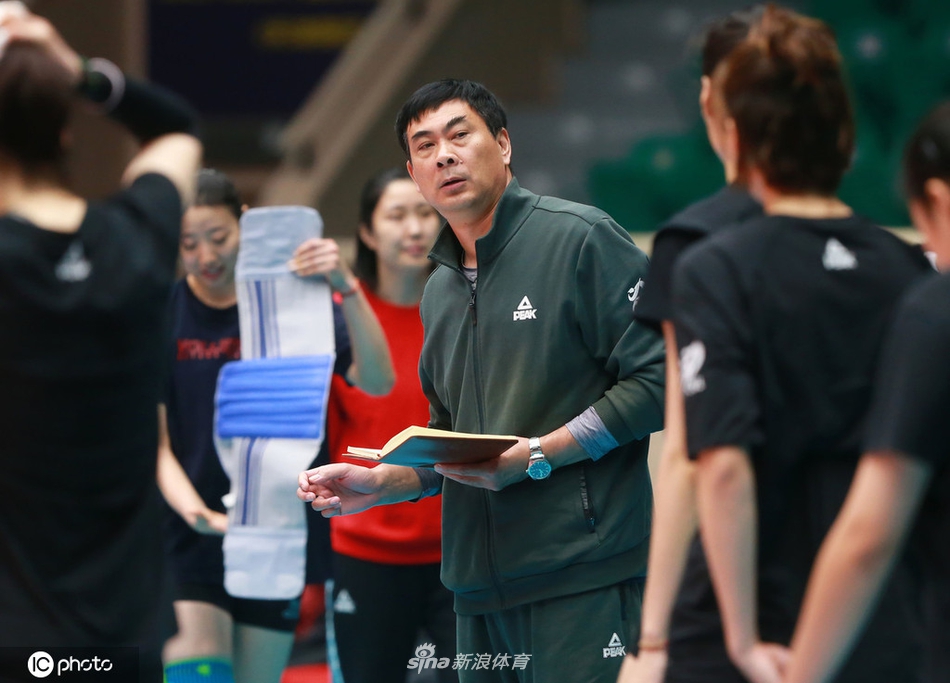 天津女排备战朱婷很投入