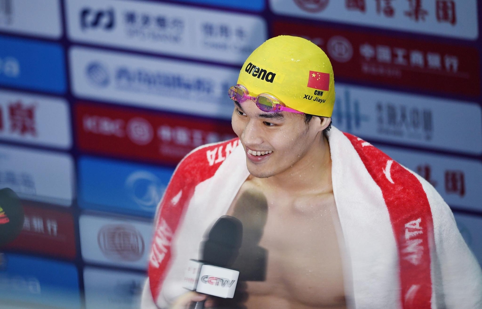 徐嘉余获100米仰泳预赛第一名