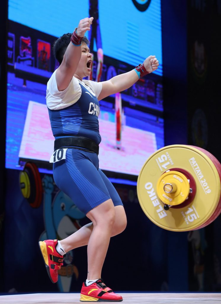 举重世锦赛女87公斤级汪周雨夺金