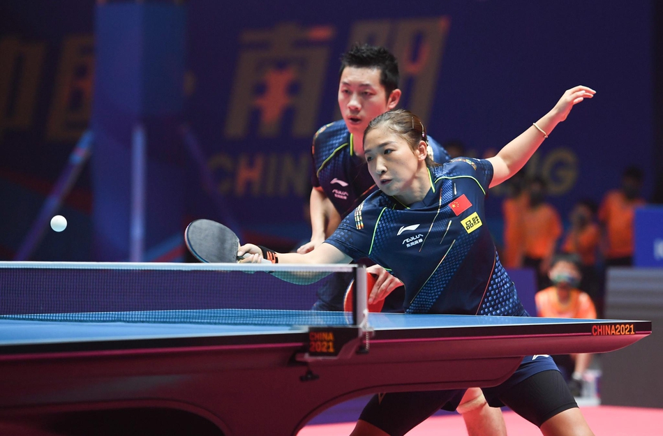 直通赛许昕/刘诗雯2-0郑培锋/石洵瑶