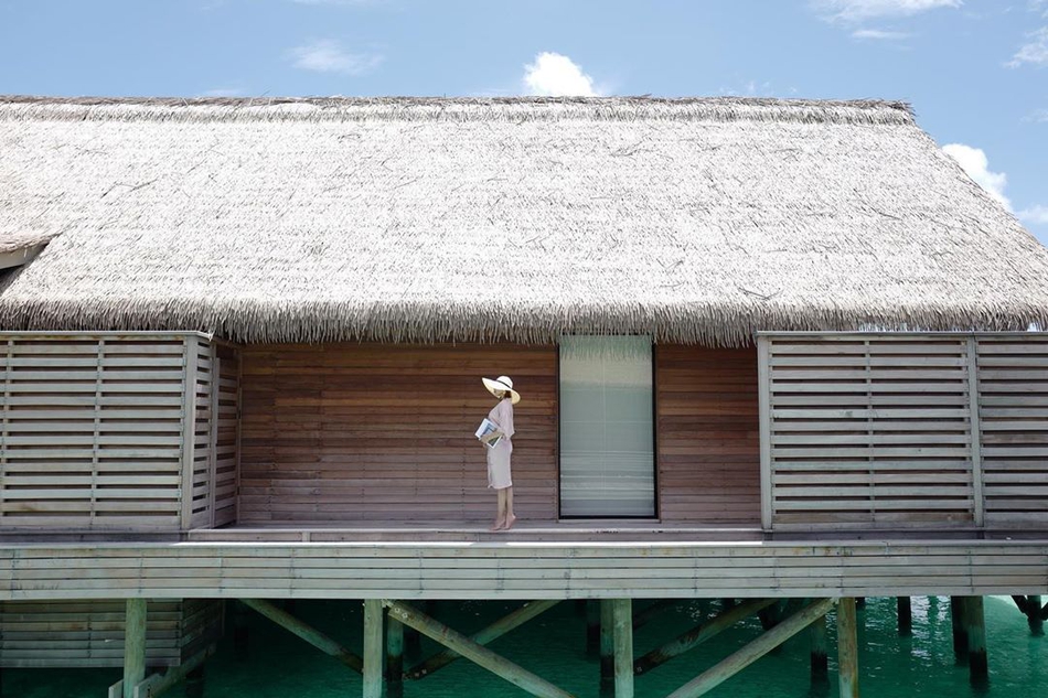 何雯娜孕期在海岛度假把美好定格