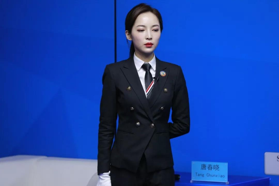 最美台球女裁判王钟瑶执裁