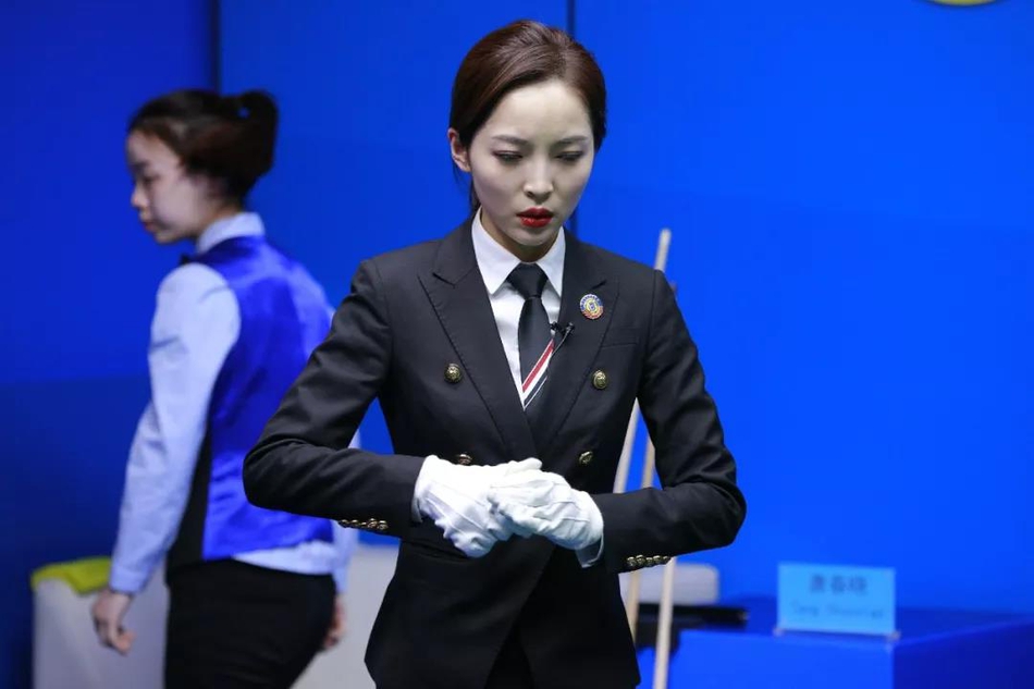 最美台球女裁判王钟瑶执裁