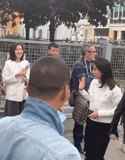 郭晶晶亮相米兰时装周品牌秀场