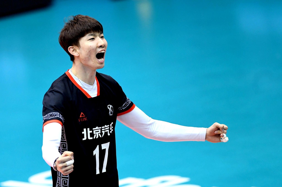 男排联赛首回合北京3-2上海