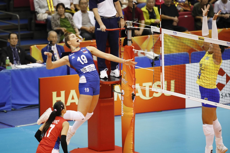 女排世锦赛塞尔维亚3-0巴西