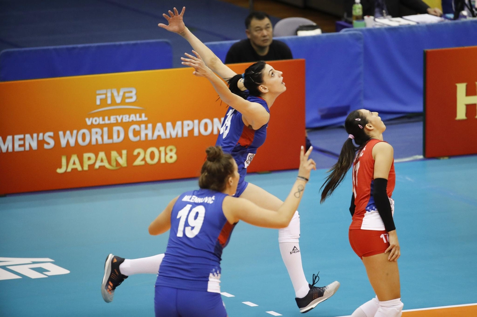 女排世锦赛塞尔维亚3-0巴西