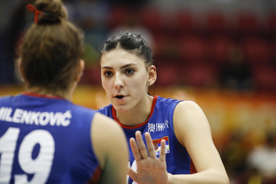 女排世锦赛塞尔维亚3-0巴西