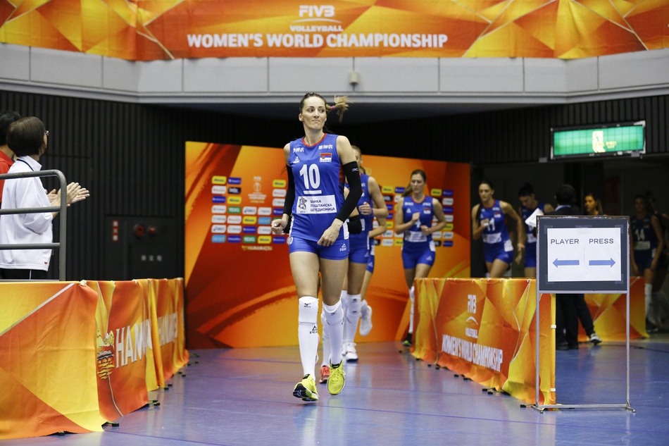 女排世锦赛塞尔维亚3-0巴西