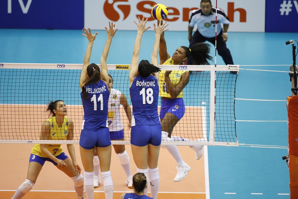 女排世锦赛塞尔维亚3-0巴西