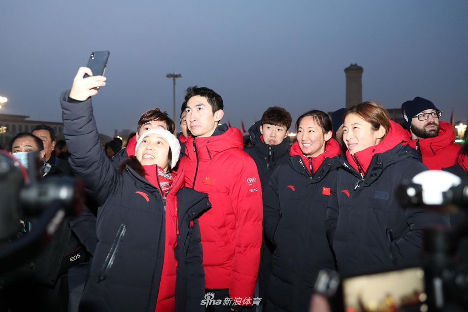 短道队观礼天安门广场升旗仪式