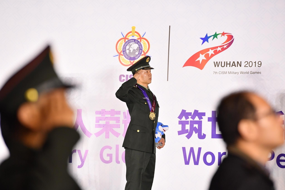 军运会男子300米标准步枪三姿颁奖
