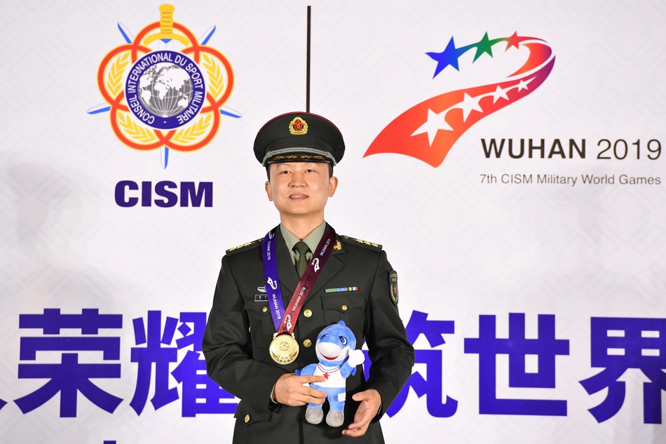 军运会男子300米标准步枪三姿颁奖