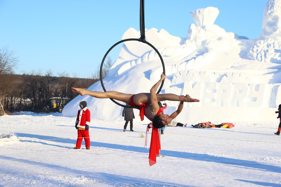 2019漠河空中舞蹈极寒挑战赛圣诞村开赛