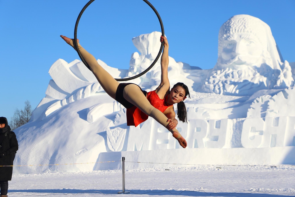 2019漠河空中舞蹈极寒挑战赛圣诞村开赛