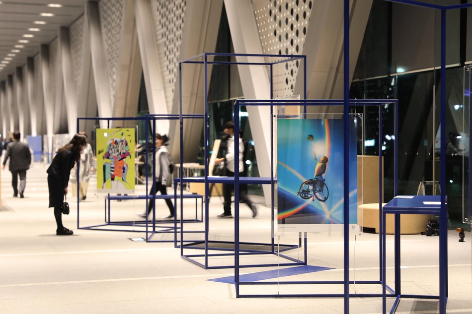 东京奥组委发布官方海报