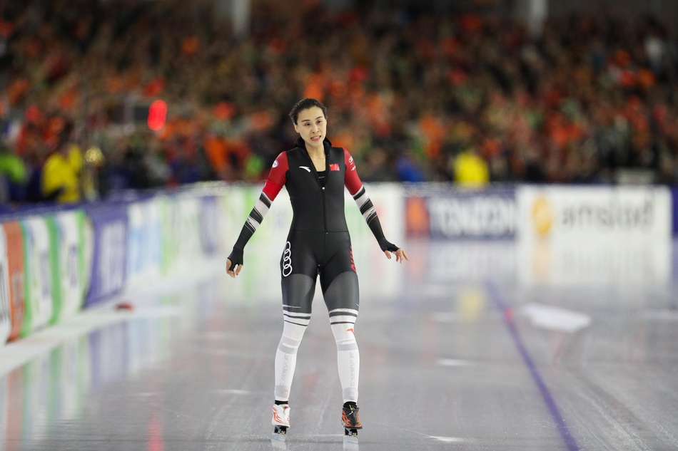 速度滑冰世界杯总决赛女子1000米比赛中,中国选手赵欣以1分17秒346的