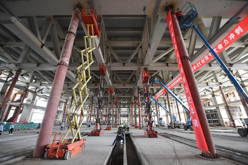 北京冬奥会主新闻中心完成国内最大规模钢结构桁架卸载