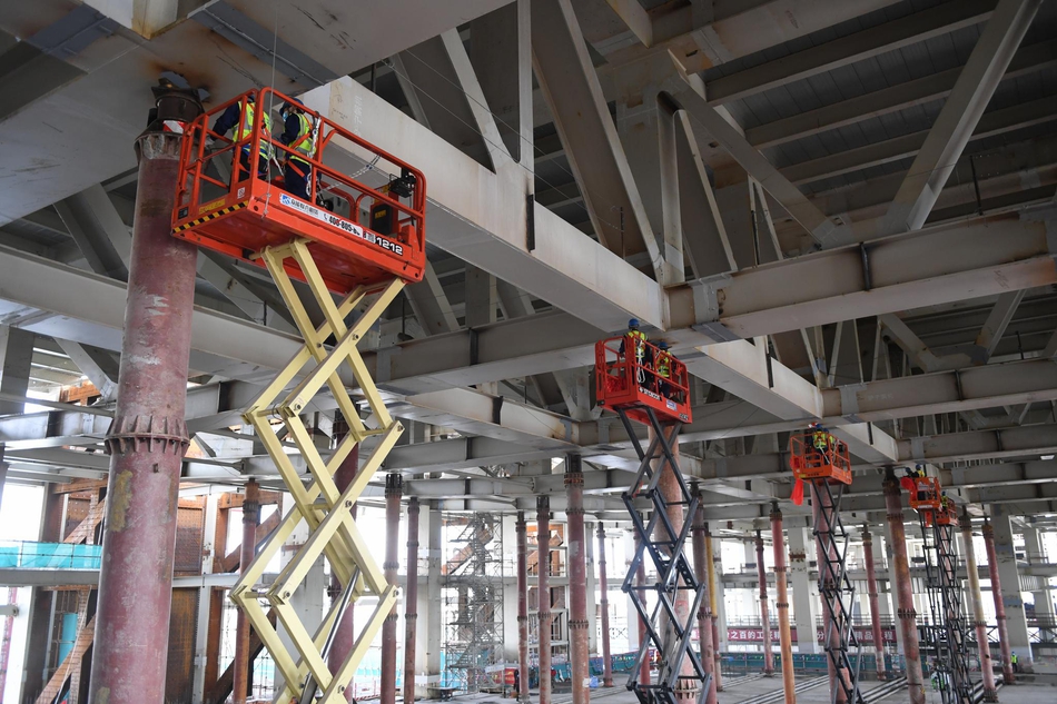 北京冬奥会主新闻中心完成国内最大规模钢结构桁架卸载