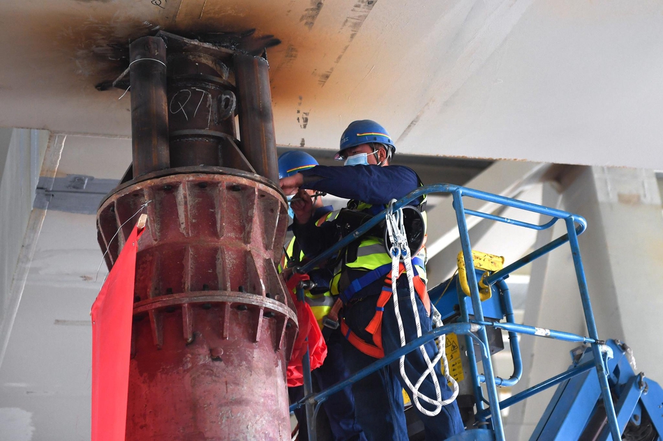 北京冬奥会主新闻中心完成国内最大规模钢结构桁架卸载