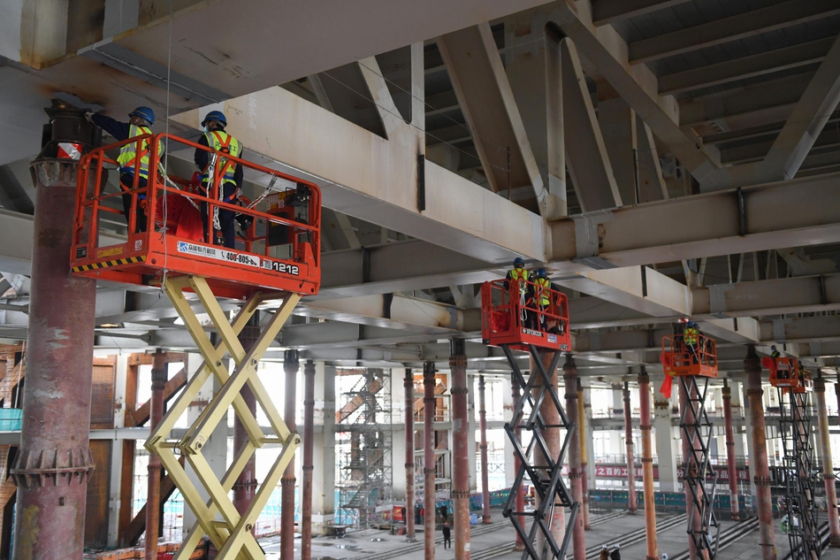 北京冬奥会主新闻中心完成国内最大规模钢结构桁架卸载