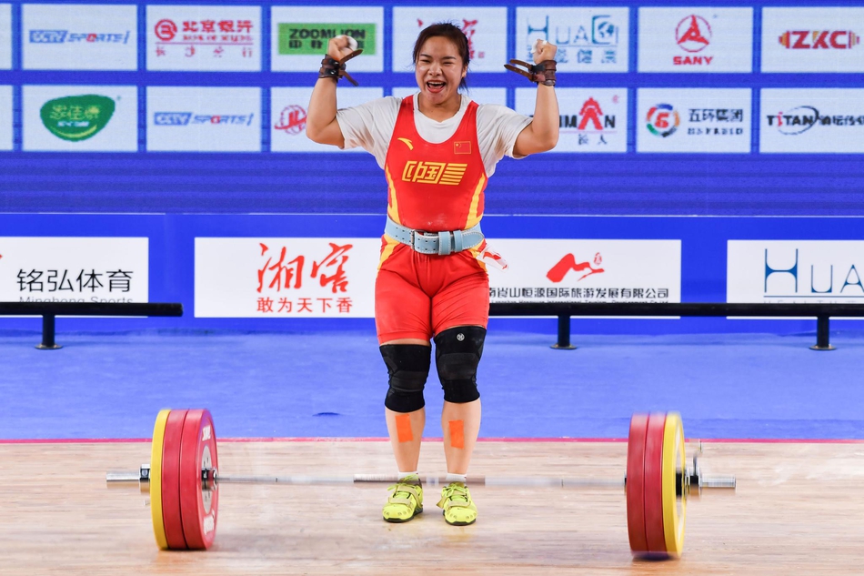 全锦赛76公斤级张旺丽总成绩夺冠