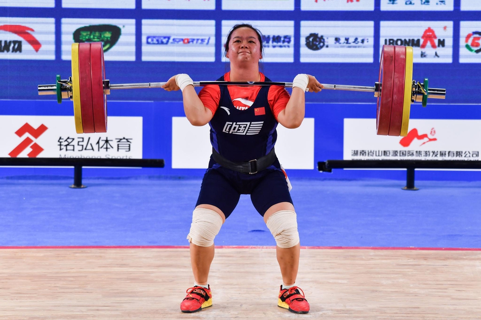 全锦赛76公斤级张旺丽总成绩夺冠