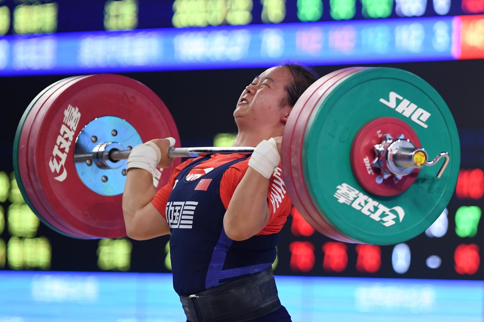 全锦赛76公斤级张旺丽总成绩夺冠