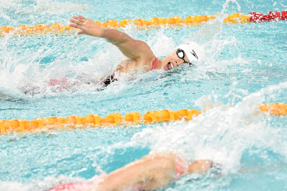 争霸赛：杨浚u获女100自冠军