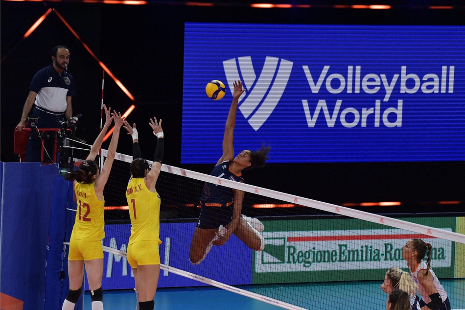 世联中国女排3-0荷兰女排