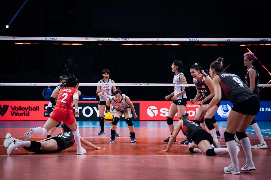 世联土耳其女排3-0日本夺季军