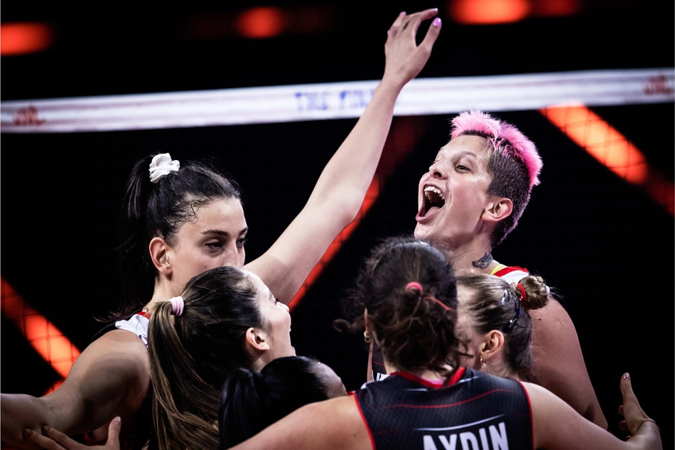 世联土耳其女排3-0日本夺季军