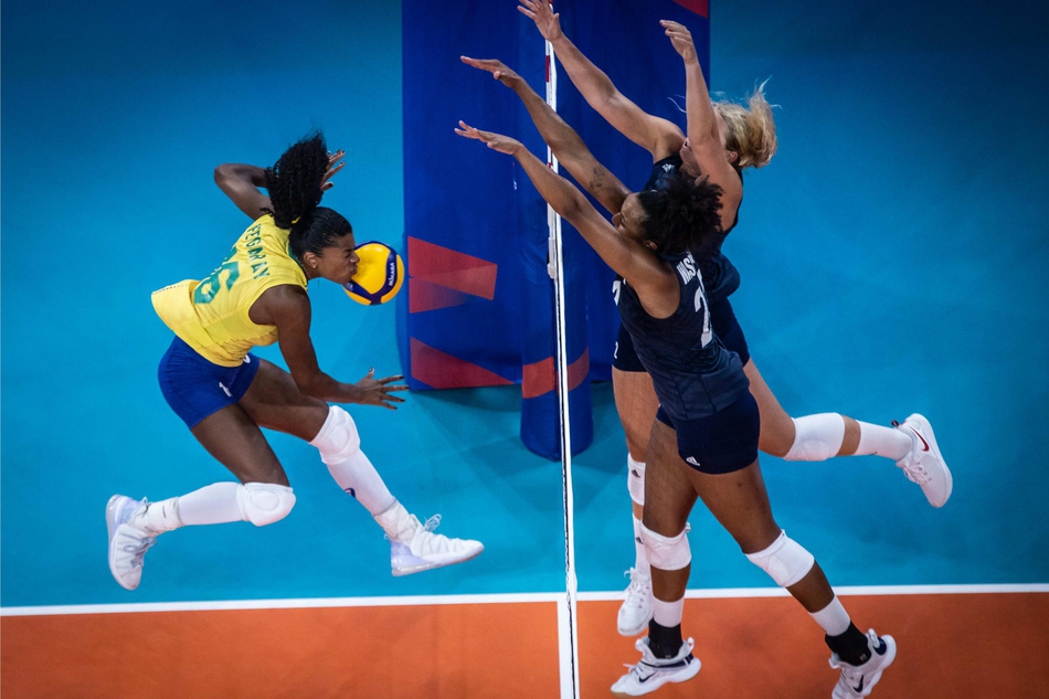 世联美国女排3-1逆袭巴西夺冠