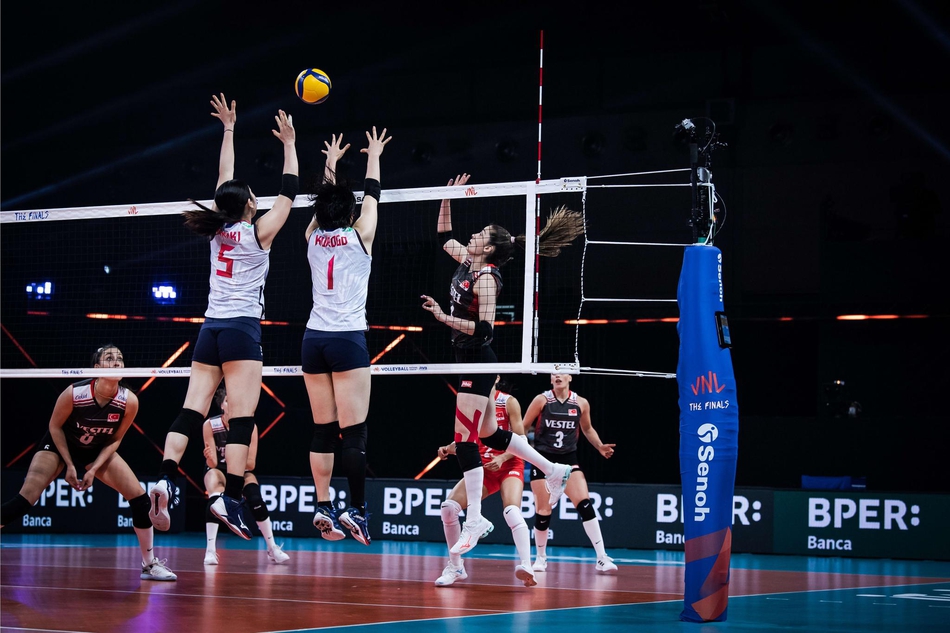 世联土耳其女排3-0日本夺季军