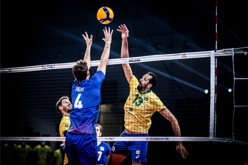 世联巴西男排3-0法国晋级决赛