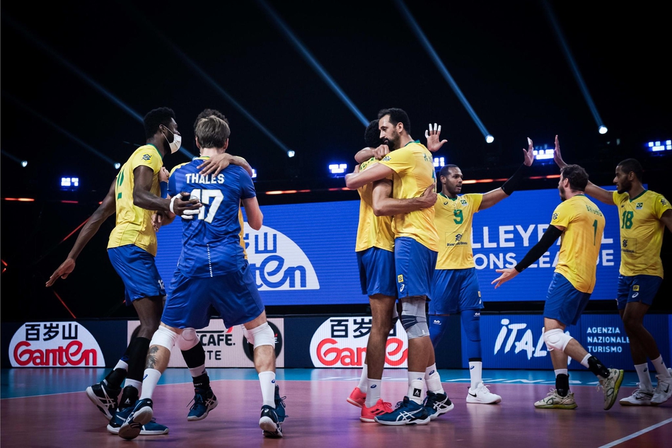 世联巴西男排3-0法国晋级决赛