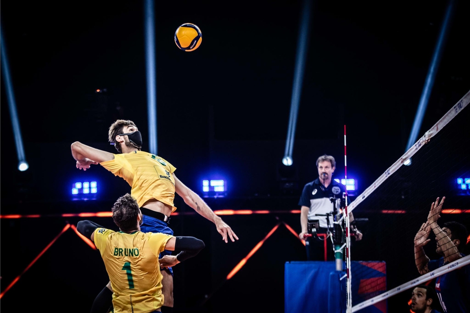 世联巴西男排3-0法国晋级决赛