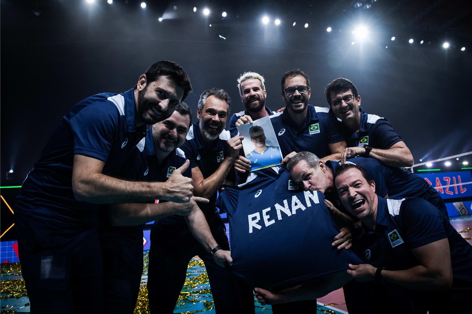 世联巴西男排3-1波兰夺冠