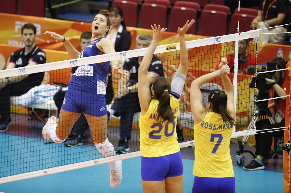 女排世锦赛塞尔维亚3-0巴西