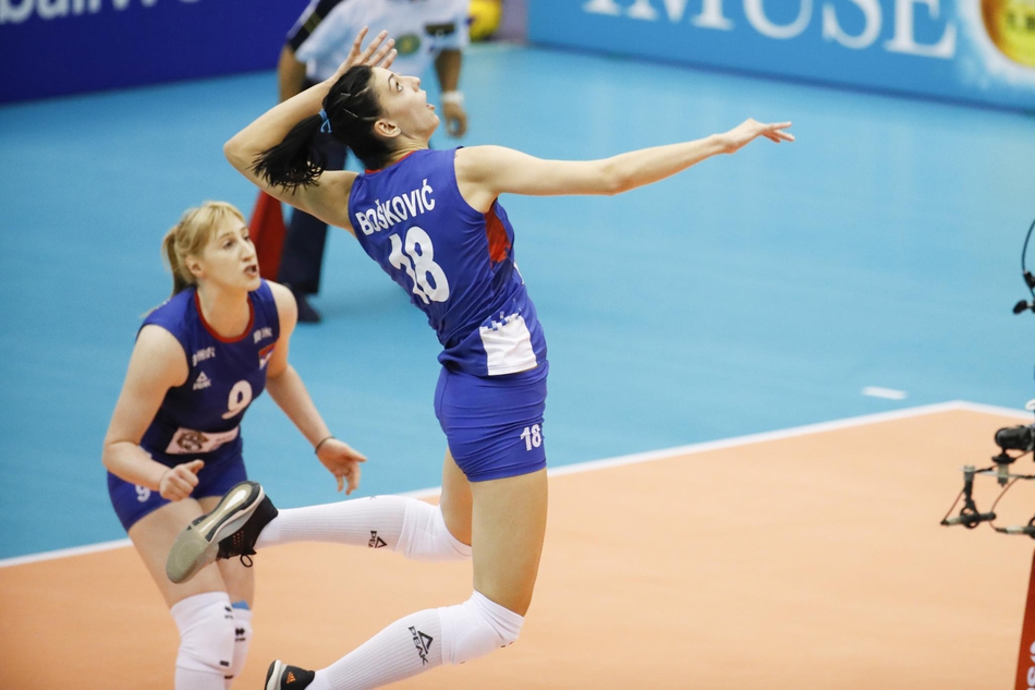 女排世锦赛塞尔维亚3-0巴西