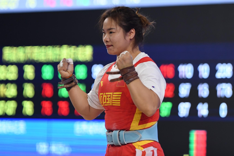 全锦赛76公斤级张旺丽总成绩夺冠