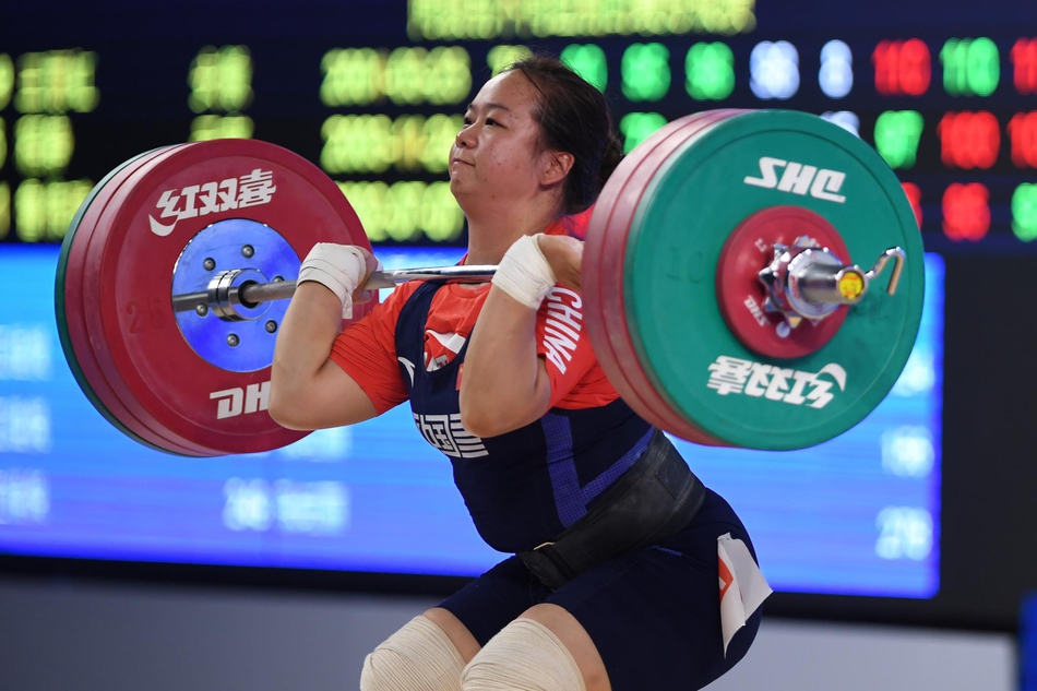 全锦赛76公斤级张旺丽总成绩夺冠