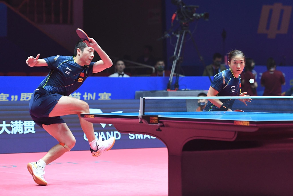 直通赛许昕/刘诗雯2-0郑培锋/石洵瑶