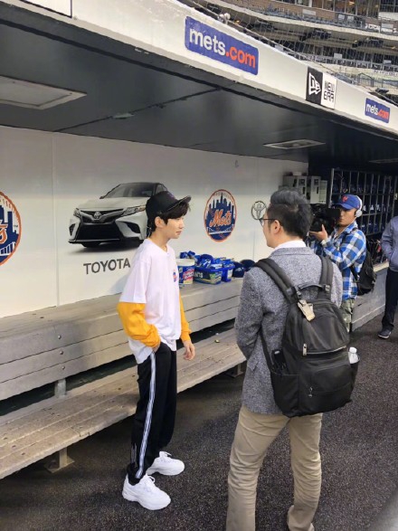 王源美职棒开球