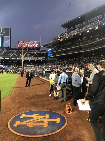 王源美职棒开球