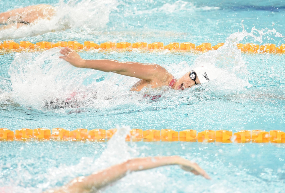 争霸赛：杨浚u获女100自冠军