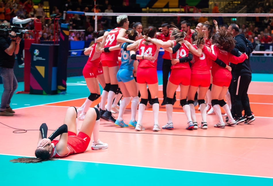 土耳其女排3-2波兰郎平观战