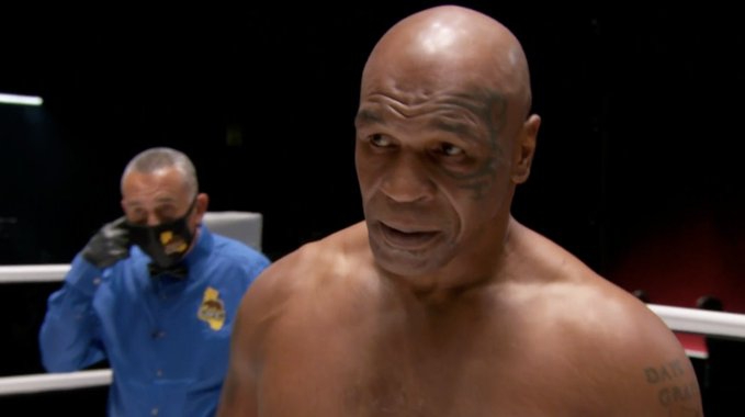 泰森重返拳坛打平小罗伊琼斯