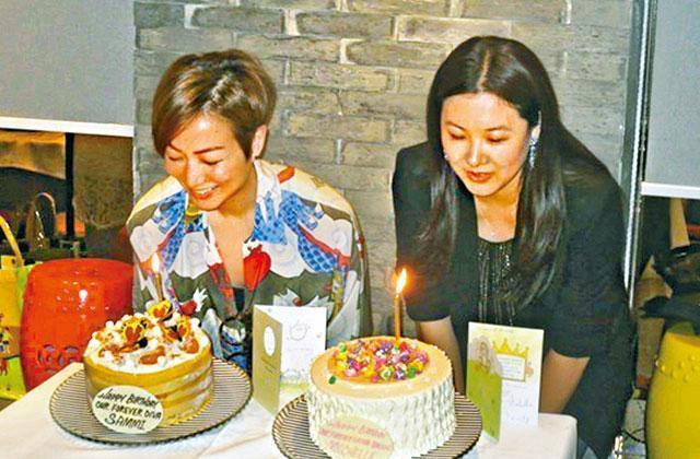 郑秀文与伏明霞一同庆祝生日